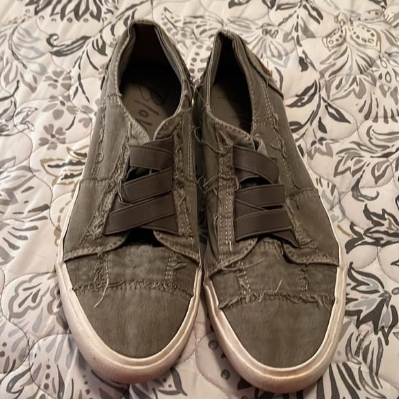 Blowfish Slip on shoes. - Picture 3 of 4